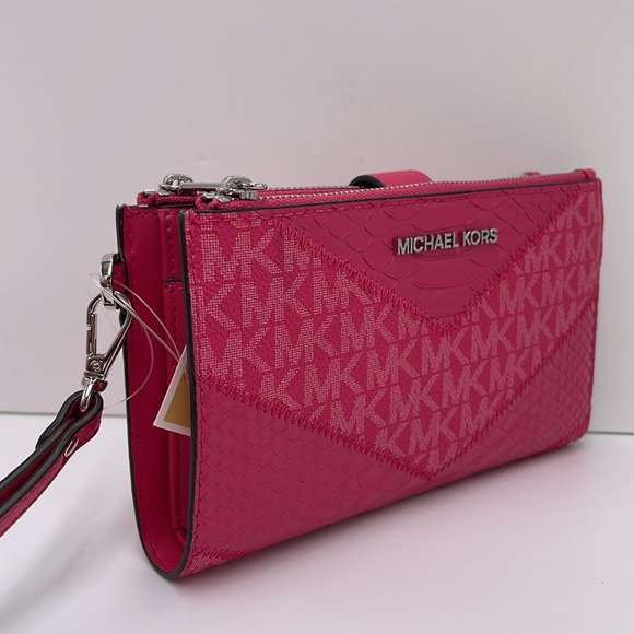 MICHAEL KORS JST LG DOUBLE ZIP WRISTLET WALLET PHONE HOLDER
ELECTRIC PINK - Picture 15 of 16